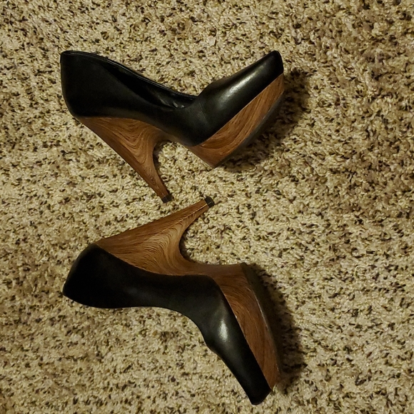 Jessica Simpson pointed heels - Picture 2 of 3